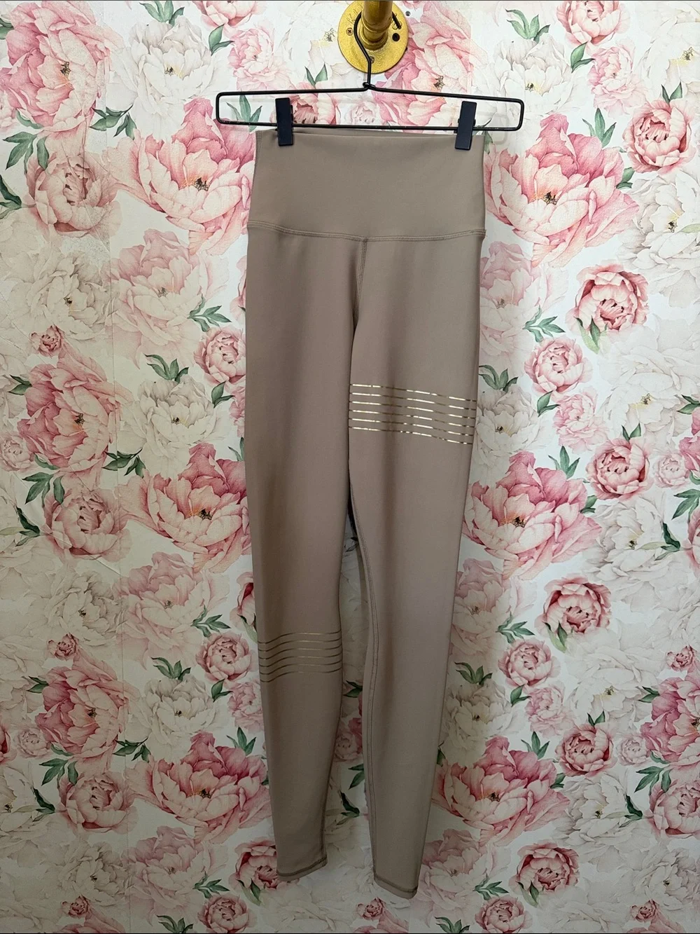 Alo Yoga Vapor Legging Taupe Gravel GOLD SYMBOL Stripe High Waist size XXS 28”